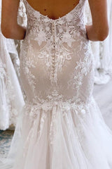 Elegant Long Mermaid V-neck Sleeveless Wedding Dresses With Lace