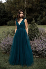 Tulle Skirt Dark Blue Prom Dresses with V-neckline